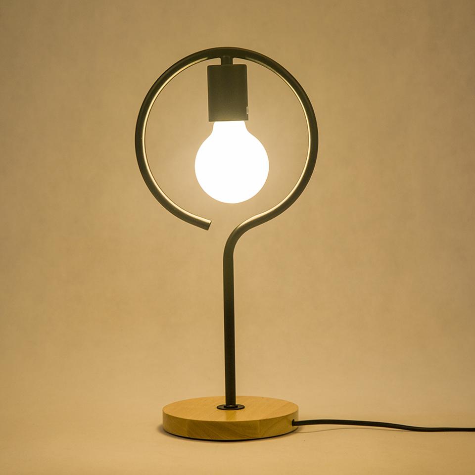 Simple geometric table lamp